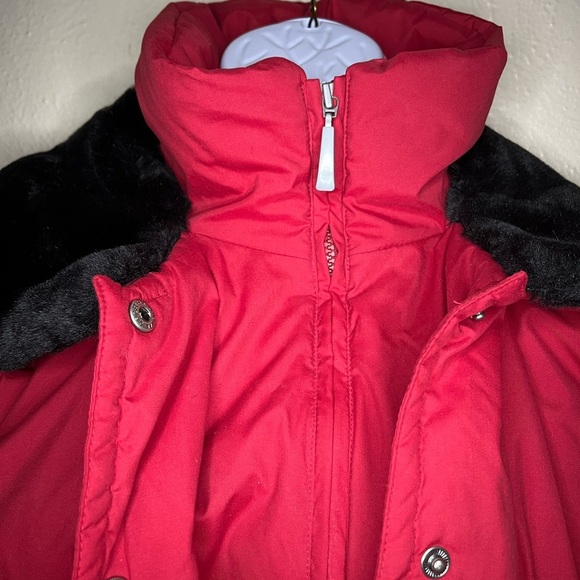 Red Ski Jacket with Black Fur Trim and Puffed Design - Picture 5 of 11